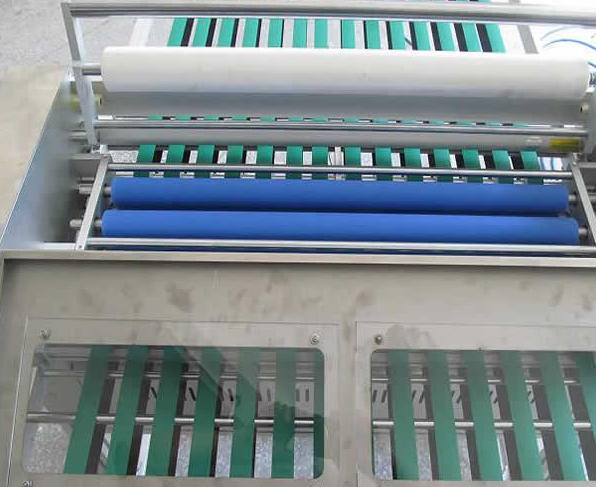 除塵機(jī)吸水海綿滾輪運(yùn)用